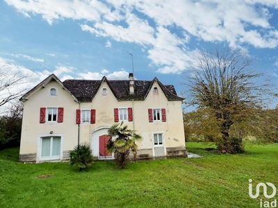 Maison 9 pièces de 324 m² à Orthez (64300)