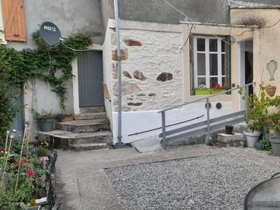 Maison de village 5 pièces de 74 m² à Lussac-les-Églises (87360)
