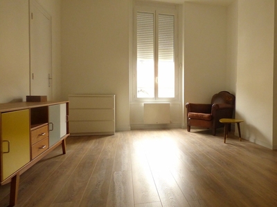 Appartement 3 pièces de 53 m² à Bordeaux (33300)