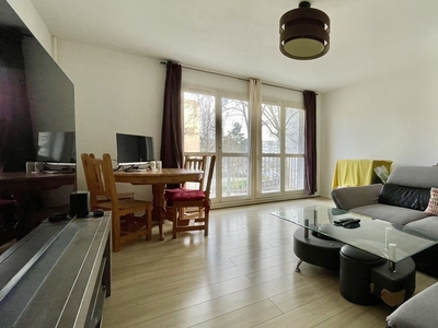 Appartement 3 pièces de 69 m² à Les Ulis (91940)