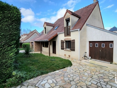 Maison 7 pièces de 153 m² à Mandres-les-Roses (94520)