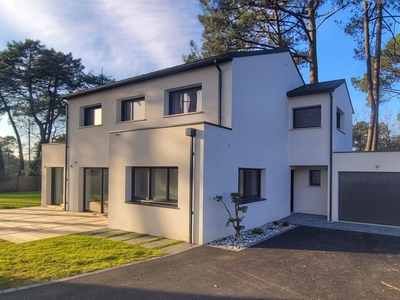 Maison d’architecte 8 pièces de 172 m² à Vannes (56000)