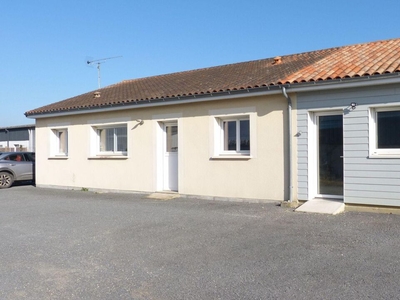 Vente maison 8 pièces 124 m² Neuville-de-Poitou (86170)