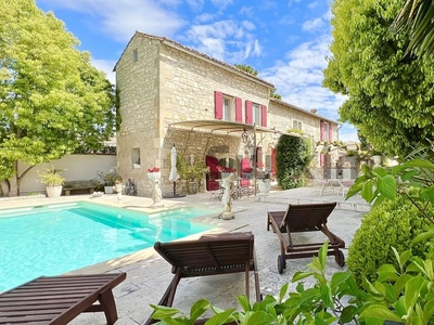 Villa de luxe de 5 pièces en vente Saint-Étienne-du-Grès, Provence-Alpes-Côte d'Azur