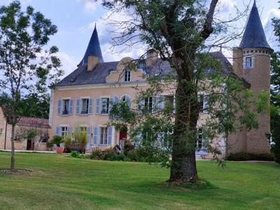 Prestigieux château en vente Lureuil, France
