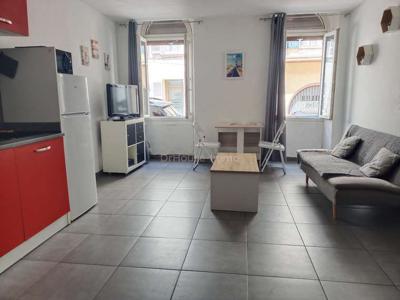 Location étudiante bail 9 mois appartement T2 meublé 32 m2 en rdc sur Toulon Le Mourillon 83000