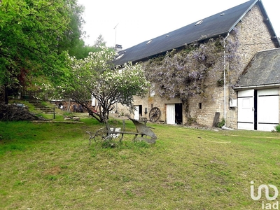 Maison 6 pièces de 114 m² à Peyrelevade (19290)