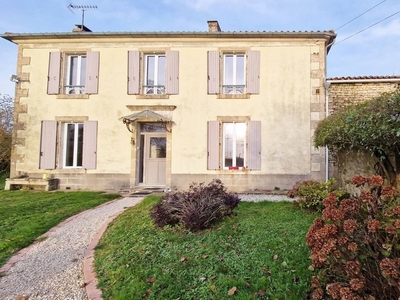 Maison 7 pièces de 202 m² à Saint-Hilaire-des-Loges (85240)