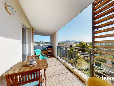 Coup de coeur - Appartement - 84.0 m2 - T4 traversant avec terrasse et vue dégagée - Résidence avec piscine - Proche Allauch - Avenue Marcel Delprat 13013 Marseille