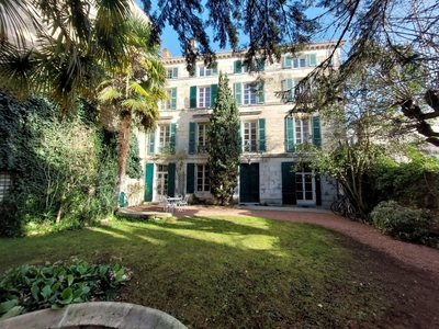 Maison de luxe de 265 m2 en vente Niort, France