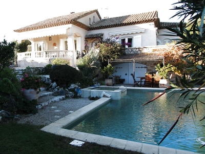 Villa de luxe de 5 pièces en vente Saint-Paul, Provence-Alpes-Côte d'Azur