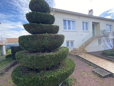 Maison 4 pièces de 127 m² à Châtillon-sur-Thouet (79200)