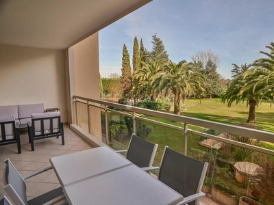 Appartement de luxe 3 chambres en vente à Mandelieu, France