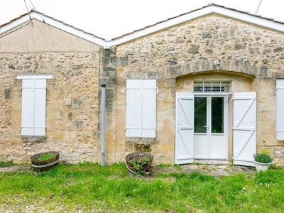 Maison 4 pièces de 102 m² à Yvrac (33370)