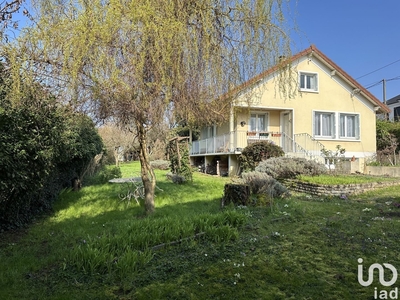 Maison 5 pièces de 110 m² à Villecresnes (94440)