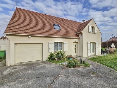 Maison 6 pièces de 122 m² à Villeneuve-la-Guyard (89340)