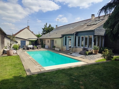 Maison A Vendre Proche Le Mans Nord belle Longère rénovée 210 m² avec dépendances et piscine