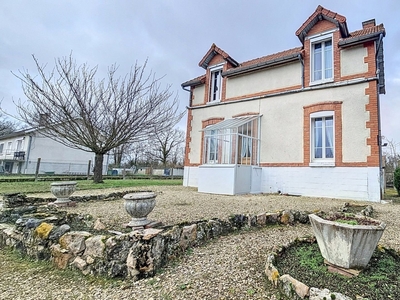 Maison traditionnelle 4 pièces de 80 m² à Saint-Just-Sauvage (51260)