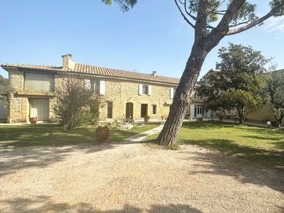 Vente maison 25 pièces 630 m² Châteauneuf-du-Pape (84230)