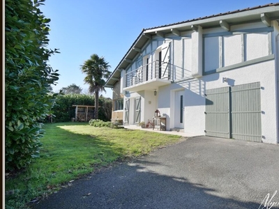 Vente maison 5 pièces 135 m² Saint-Vincent-de-Tyrosse (40230)