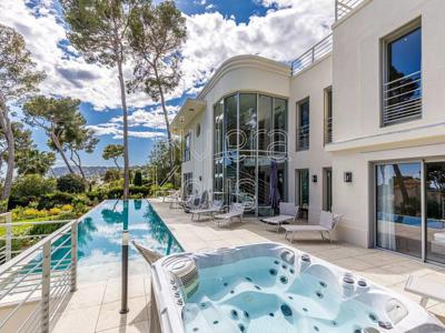 Maison de luxe en vente à Antibes, Provence-Alpes-Côte d'Azur