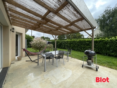 A VENDRE EN EXCLUSIVITE CHEZ BLOT IMMOBILIER BAIN DE BRETAGNE - 5 CHAMBRES - TERRAIN