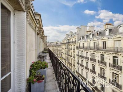 Appartement de luxe 2 chambres en vente à Champs-Elysées, Madeleine, Triangle d’or, Paris, Île-de-France