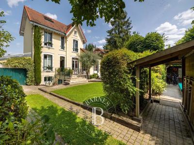 Maison de luxe de 6 chambres en vente à La Celle-Saint-Cloud, France