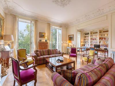 5 room luxury Flat for sale in Champs-Elysées, Madeleine, Triangle d’or, Paris, Île-de-France