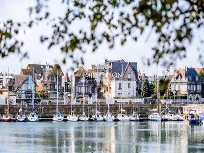 3 bedroom luxury Flat for sale in Deauville, Normandy