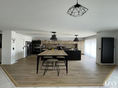 Maison 7 pièces de 148 m² à Pontvallain (72510)