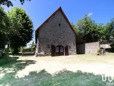 Maison 9 pièces de 208 m² à Roche-le-Peyroux (19160)