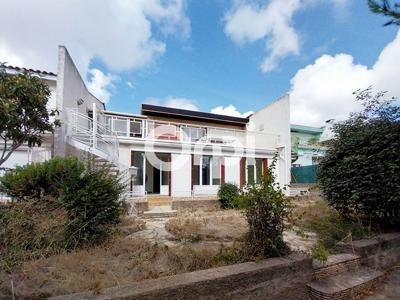 Vente maison avec terrasse et jardin à Béziers .