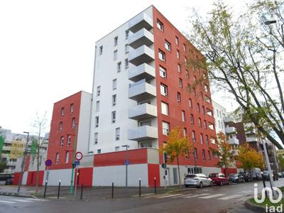 Appartement 3 pièces de 65 m² à Évry (91000)