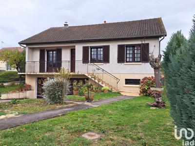 Maison 4 pièces de 92 m² à Toulon-sur-Allier (03400)