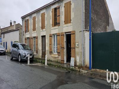 Maison 7 pièces de 170 m² à Le Gué-d'Alleré (17540)