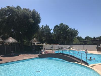 Confortable maison de vacances avec grande piscine en Vendée