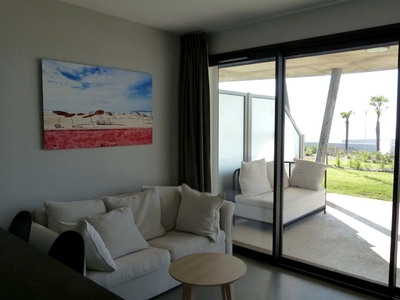 Appartement climatisé avec piscine et accès direct à la plage en résidence