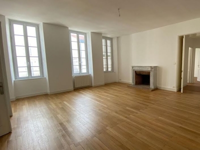Location appartement 3 pièces 101.48 m²