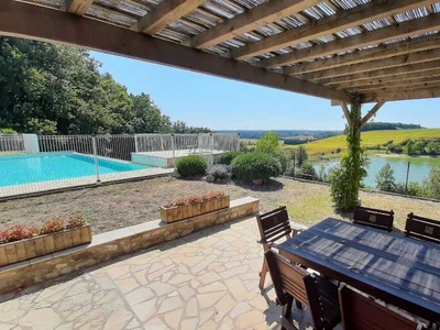 Deux maisons en pierres avec piscine, grange et belles vues près d'Eymet