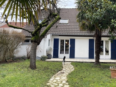 Maison traditionnelle 5 pièces de 142 m² à Rosny-sous-Bois (93110)