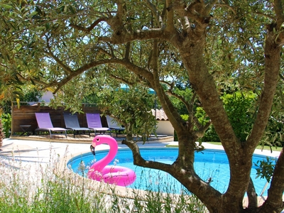 Le Mas des Cigales, villa avec piscine au coeur d'une forêt de pins à Valbonne