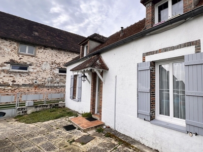 Longère 6 pièces de 130 m² à Montceaux-lès-Provins (77151)
