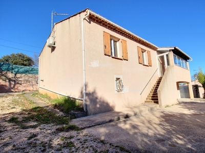 Maison 4 pièces de 98 m² à Saint-Maximin-la-Sainte-Baume (83470)