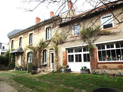 Vente maison 11 pièces 265 m² Saint-Brice-Courcelles (51370)