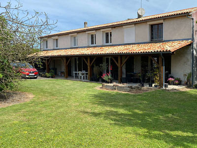 Vente maison 4 pièces 174 m² Pons (17800)