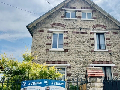 Vente maison 4 pièces 72 m² Nogent-sur-Oise (60180)