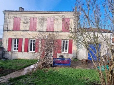 Vente maison 5 pièces 146 m² Asnières-la-Giraud (17400)