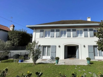 Vente maison 9 pièces 257 m² Bayonne (64100)
