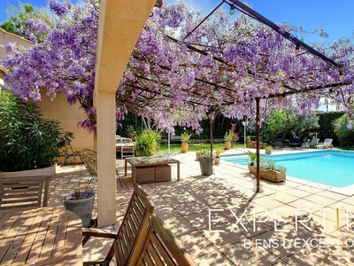 Villa de luxe de 6 pièces en vente Rousset, Provence-Alpes-Côte d'Azur